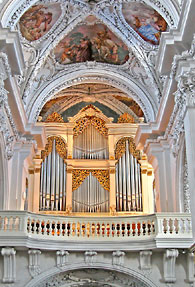 Siftskirche mit Orgel